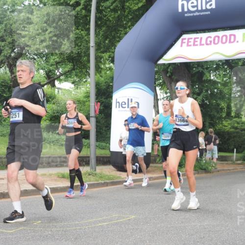 29.06.2025 - hella hamburg halbmarathon KatJ http://msf.ph/oto/8512704 29.06.2025 10:44:58 Zwischen KM18-KM19 1595, 2282, 2806, 2907, 3251, 4088, 5277, 5341, 6104, 6302, 7856 meine-sportfotos.de