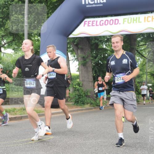 29.06.2025 - hella hamburg halbmarathon KatJ http://msf.ph/oto/8512894 29.06.2025 10:45:04 Zwischen KM18-KM19 1595, 2606, 3251, 4088, 5277, 6281, 6302 meine-sportfotos.de