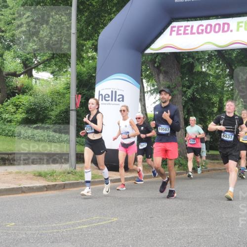 29.06.2025 - hella hamburg halbmarathon KatJ http://msf.ph/oto/8513000 29.06.2025 10:45:13 Zwischen KM18-KM19 4319, 4379, 6531 meine-sportfotos.de