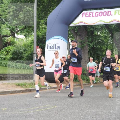 29.06.2025 - hella hamburg halbmarathon KatJ http://msf.ph/oto/8513004 29.06.2025 10:45:13 Zwischen KM18-KM19 4319, 4379, 6531 meine-sportfotos.de