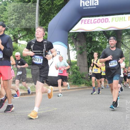 29.06.2025 - hella hamburg halbmarathon KatJ http://msf.ph/oto/8513053 29.06.2025 10:45:14 Zwischen KM18-KM19 4319, 4379, 6531, 8744 meine-sportfotos.de