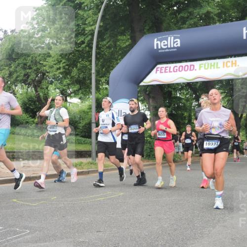 29.06.2025 - hella hamburg halbmarathon KatJ http://msf.ph/oto/8513416 29.06.2025 10:45:25 Zwischen KM18-KM19 1319, 2159, 4767, 5084, 7189 meine-sportfotos.de