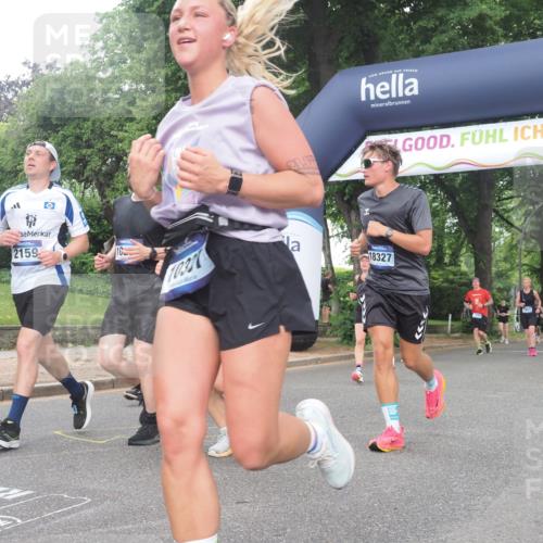 29.06.2025 - hella hamburg halbmarathon KatJ http://msf.ph/oto/8513436 29.06.2025 10:45:26 Zwischen KM18-KM19 2159, 4767, 7189 meine-sportfotos.de