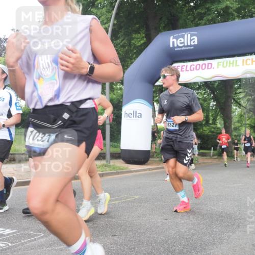 29.06.2025 - hella hamburg halbmarathon KatJ http://msf.ph/oto/8513442 29.06.2025 10:45:26 Zwischen KM18-KM19 2159, 4767, 7189 meine-sportfotos.de
