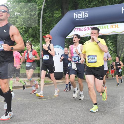 29.06.2025 - hella hamburg halbmarathon KatJ http://msf.ph/oto/8513786 29.06.2025 10:45:40 Zwischen KM18-KM19 1642, 2027, 2584, 2677, 2759, 2855, 3114, 4550, 5675, 6636, 6860, 8392 meine-sportfotos.de