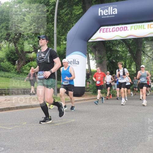 29.06.2025 - hella hamburg halbmarathon KatJ http://msf.ph/oto/8514001 29.06.2025 10:45:55 Zwischen KM18-KM19 1285, 2006, 5926, 6202 meine-sportfotos.de