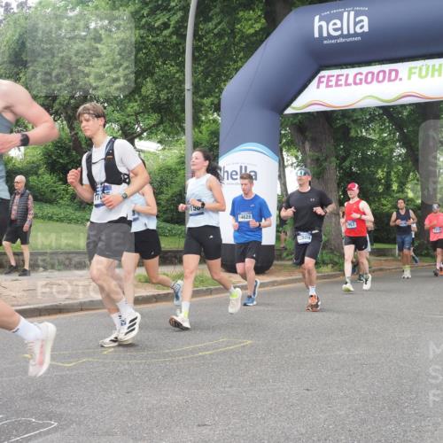 29.06.2025 - hella hamburg halbmarathon KatJ http://msf.ph/oto/8514047 29.06.2025 10:45:58 Zwischen KM18-KM19 1285, 2006, 2957 meine-sportfotos.de
