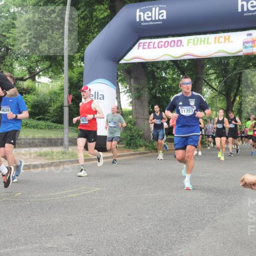 29.06.2025 - hella hamburg halbmarathon KatJ http://msf.ph/oto/8514106 29.06.2025 10:46:00 Zwischen KM18-KM19 2006, 2957, 3181, 6208, 7259, 8089 meine-sportfotos.de