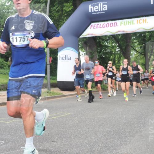 29.06.2025 - hella hamburg halbmarathon KatJ http://msf.ph/oto/8514142 29.06.2025 10:46:01 Zwischen KM18-KM19 2006, 2957, 3181, 6208, 7259, 8089 meine-sportfotos.de