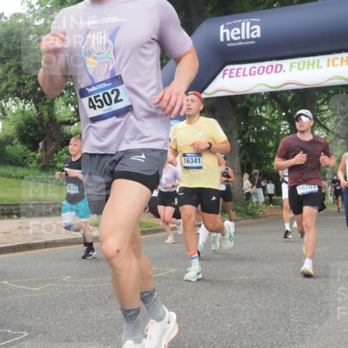 29.06.2025 - hella hamburg halbmarathon KatJ http://msf.ph/oto/8514422 29.06.2025 10:46:09 Zwischen KM18-KM19 3425, 3983, 4502, 6997, 7065, 7287, 8585 meine-sportfotos.de