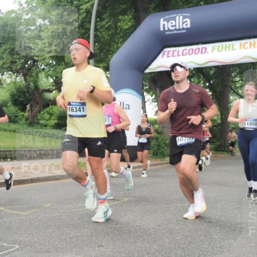 29.06.2025 - hella hamburg halbmarathon KatJ http://msf.ph/oto/8514451 29.06.2025 10:46:09 Zwischen KM18-KM19 3425, 3983, 4502, 6997, 7065, 7287, 8585 meine-sportfotos.de