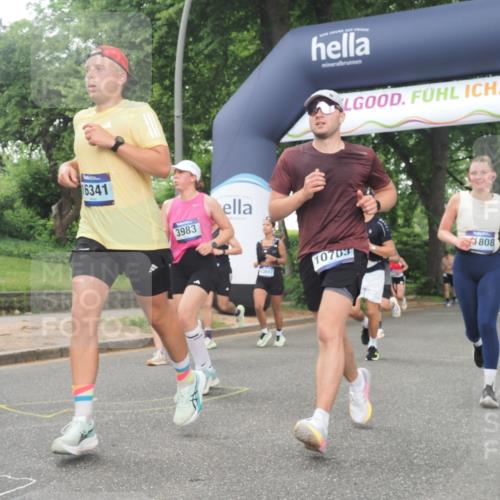 29.06.2025 - hella hamburg halbmarathon KatJ http://msf.ph/oto/8514458 29.06.2025 10:46:09 Zwischen KM18-KM19 3425, 3983, 4502, 6997, 7065, 7287, 8585 meine-sportfotos.de