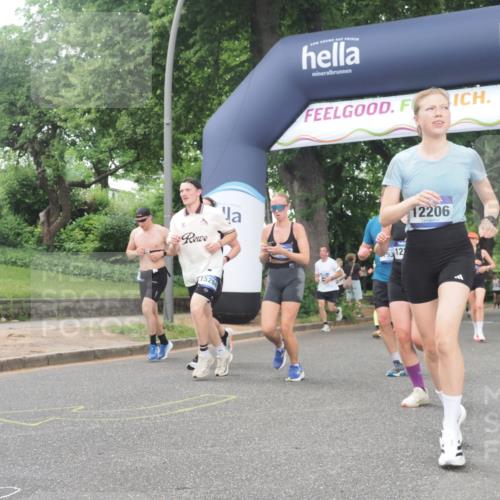 29.06.2025 - hella hamburg halbmarathon KatJ http://msf.ph/oto/8514635 29.06.2025 10:46:16 Zwischen KM18-KM19 2780, 6220, 7065, 8585 meine-sportfotos.de