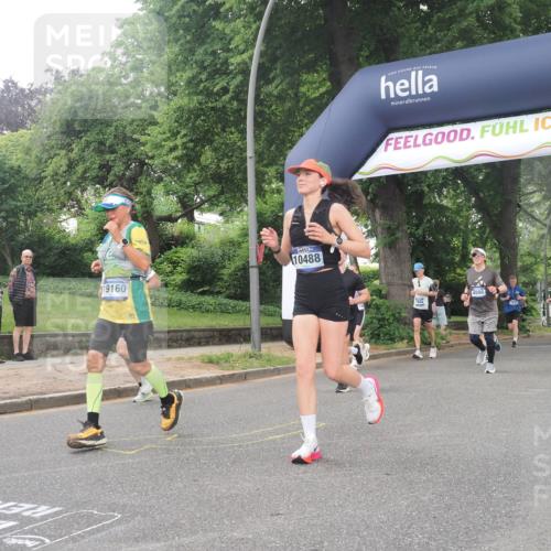 29.06.2025 - hella hamburg halbmarathon KatJ http://msf.ph/oto/8514683 29.06.2025 10:46:19 Zwischen KM18-KM19 2780, 4986, 6220, 8030 meine-sportfotos.de