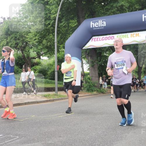 29.06.2025 - hella hamburg halbmarathon KatJ http://msf.ph/oto/8514834 29.06.2025 10:46:24 Zwischen KM18-KM19 4986, 7031, 7223, 7824, 8030, 8509 meine-sportfotos.de