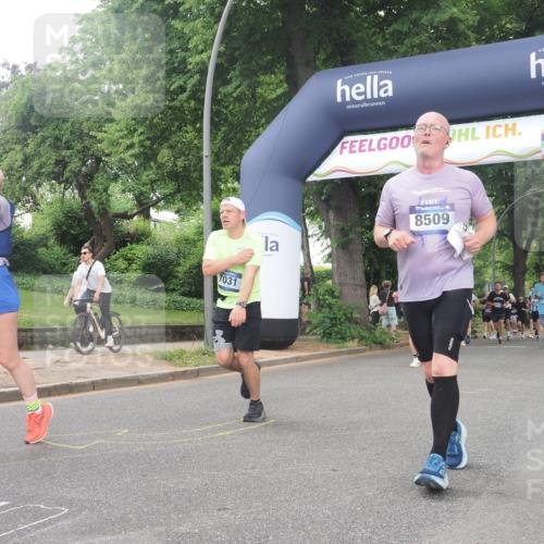 29.06.2025 - hella hamburg halbmarathon KatJ http://msf.ph/oto/8514842 29.06.2025 10:46:24 Zwischen KM18-KM19 4986, 7031, 7223, 7824, 8030, 8509 meine-sportfotos.de