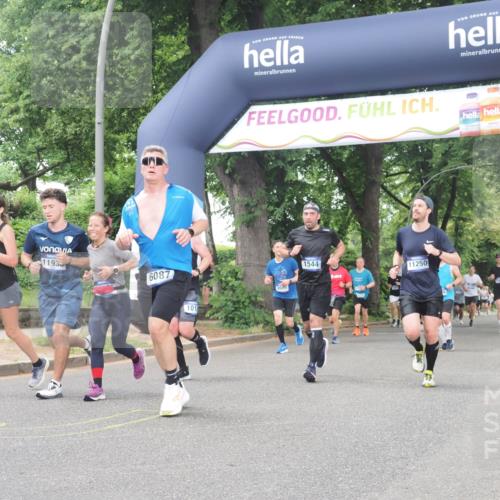 29.06.2025 - hella hamburg halbmarathon KatJ http://msf.ph/oto/8515124 29.06.2025 10:46:38 Zwischen KM18-KM19 1019, 1544, 2426, 2730, 4238, 6033, 6087, 6754 meine-sportfotos.de