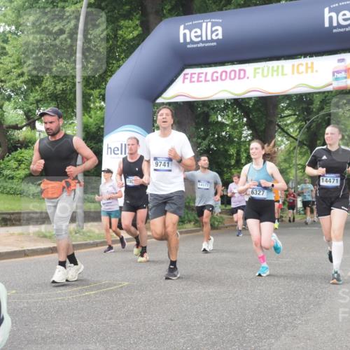 29.06.2025 - hella hamburg halbmarathon KatJ http://msf.ph/oto/8515370 29.06.2025 10:46:45 Zwischen KM18-KM19 2426, 3780, 6327 meine-sportfotos.de