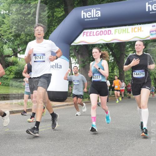 29.06.2025 - hella hamburg halbmarathon KatJ http://msf.ph/oto/8515382 29.06.2025 10:46:46 Zwischen KM18-KM19 2426, 3780, 6327 meine-sportfotos.de