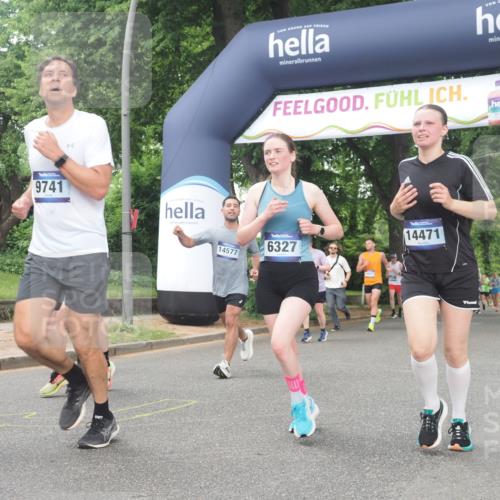 29.06.2025 - hella hamburg halbmarathon KatJ http://msf.ph/oto/8515396 29.06.2025 10:46:46 Zwischen KM18-KM19 2426, 3780, 6327 meine-sportfotos.de