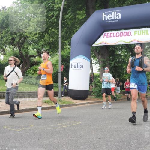29.06.2025 - hella hamburg halbmarathon KatJ http://msf.ph/oto/8515427 29.06.2025 10:46:49 Zwischen KM18-KM19 3780, 6327, 8481 meine-sportfotos.de