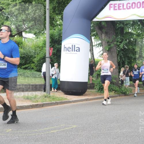 29.06.2025 - hella hamburg halbmarathon KatJ http://msf.ph/oto/8516007 29.06.2025 10:47:12 Zwischen KM18-KM19 5272, 8749 meine-sportfotos.de