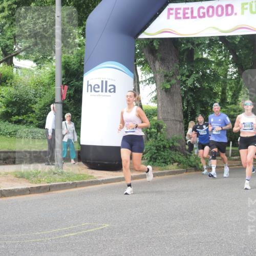 29.06.2025 - hella hamburg halbmarathon KatJ http://msf.ph/oto/8516032 29.06.2025 10:47:13 Zwischen KM18-KM19 5272, 8749 meine-sportfotos.de