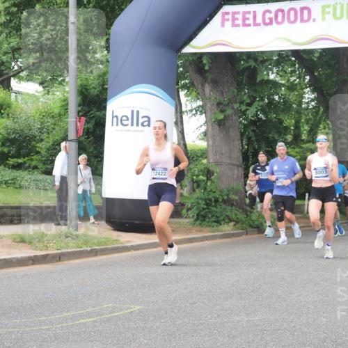 29.06.2025 - hella hamburg halbmarathon KatJ http://msf.ph/oto/8516036 29.06.2025 10:47:13 Zwischen KM18-KM19 5272, 8749 meine-sportfotos.de