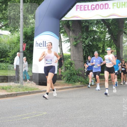 29.06.2025 - hella hamburg halbmarathon KatJ http://msf.ph/oto/8516040 29.06.2025 10:47:13 Zwischen KM18-KM19 5272, 8749 meine-sportfotos.de