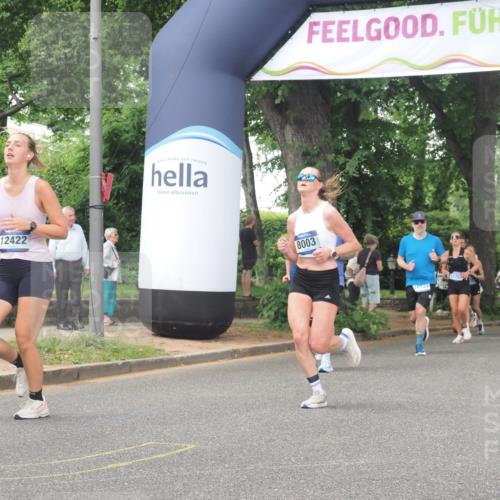 29.06.2025 - hella hamburg halbmarathon KatJ http://msf.ph/oto/8516084 29.06.2025 10:47:14 Zwischen KM18-KM19 5272, 8003 meine-sportfotos.de