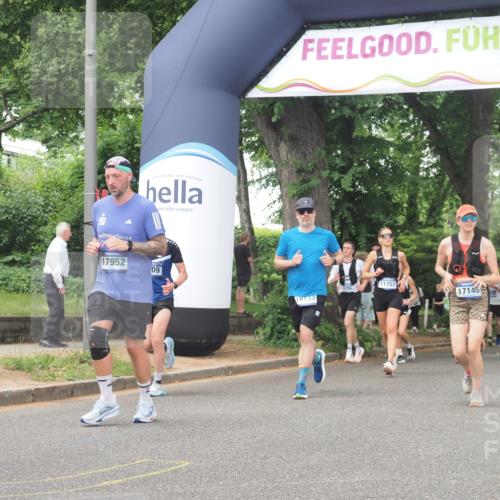 29.06.2025 - hella hamburg halbmarathon KatJ http://msf.ph/oto/8516124 29.06.2025 10:47:15 Zwischen KM18-KM19 5272, 6309, 8003 meine-sportfotos.de