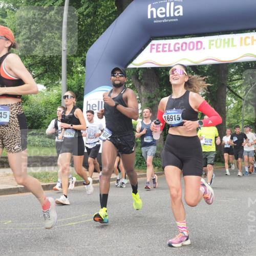 29.06.2025 - hella hamburg halbmarathon KatJ http://msf.ph/oto/8516207 29.06.2025 10:47:18 Zwischen KM18-KM19 5775, 5885, 6309, 7761, 8003, 8290 meine-sportfotos.de