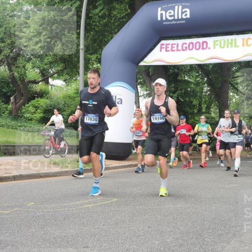 29.06.2025 - hella hamburg halbmarathon KatJ http://msf.ph/oto/8516345 29.06.2025 10:47:25 Zwischen KM18-KM19 1420, 2978, 5839, 6201, 7761, 8290, 8662 meine-sportfotos.de