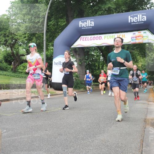 29.06.2025 - hella hamburg halbmarathon KatJ http://msf.ph/oto/8516484 29.06.2025 10:47:29 Zwischen KM18-KM19 1364, 1420, 2391, 4592, 5839, 6201, 6487, 7759, 8191, 8662 meine-sportfotos.de