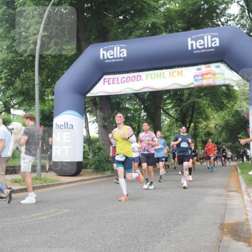 29.06.2025 - hella hamburg halbmarathon KatJ http://msf.ph/oto/8516751 29.06.2025 10:47:42 Zwischen KM18-KM19 1006, 1414, 1453, 2011, 2086, 2322, 2323, 7033 meine-sportfotos.de
