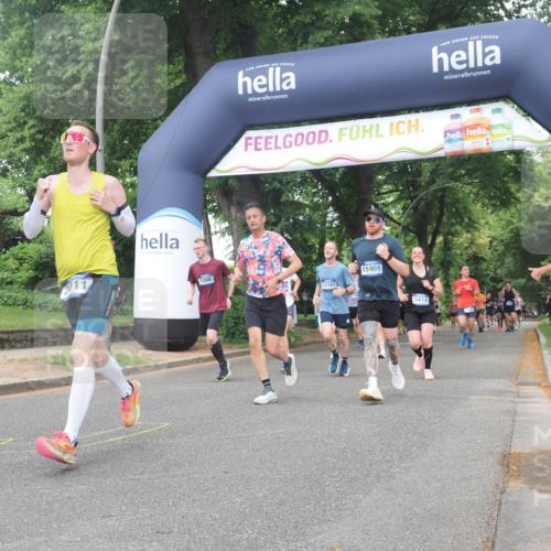 29.06.2025 - hella hamburg halbmarathon KatJ http://msf.ph/oto/8516809 29.06.2025 10:47:43 Zwischen KM18-KM19 1006, 1414, 1453, 2011, 2086, 2322, 2323 meine-sportfotos.de