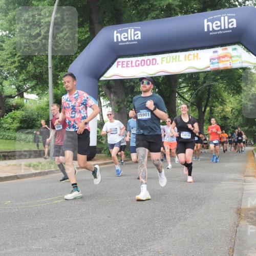 29.06.2025 - hella hamburg halbmarathon KatJ http://msf.ph/oto/8516837 29.06.2025 10:47:43 Zwischen KM18-KM19 1006, 1414, 1453, 2011, 2086, 2322, 2323 meine-sportfotos.de