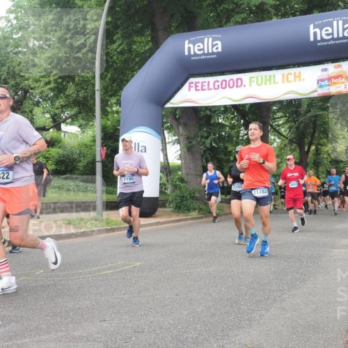 29.06.2025 - hella hamburg halbmarathon KatJ http://msf.ph/oto/8516915 29.06.2025 10:47:46 Zwischen KM18-KM19 1006, 1190, 1414, 2011, 2322, 2323, 8483 meine-sportfotos.de