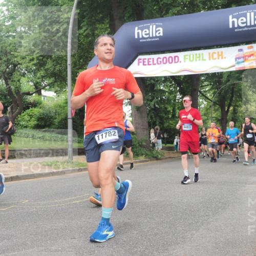 29.06.2025 - hella hamburg halbmarathon KatJ http://msf.ph/oto/8516974 29.06.2025 10:47:47 Zwischen KM18-KM19 1006, 1190, 1414, 2011, 2322, 2323, 8483 meine-sportfotos.de