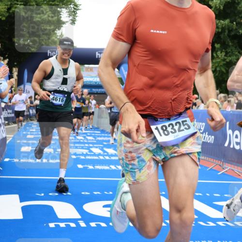 29.06.2025 - hella hamburg halbmarathon Strokosch-Dieckow http://msf.ph/oto/8517015 29.06.2025 10:54:59 Ziel 1327, 2884, 3652, 3791, 4249, 4616, 4938, 5020, 6433, 6994, 8514, 8691, 8698, 9060, 9380, 10266, 11333, 11976, 13297, 13988, 14638, 14750, 14845, 14948, 15126, 15156, 15879, 16047, 16623, 16630, 16868, 17803, 17842, 18181, 18325 meine-sportfotos.de