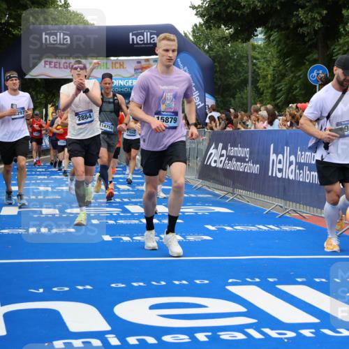 29.06.2025 - hella hamburg halbmarathon Strokosch-Dieckow http://msf.ph/oto/8517031 29.06.2025 10:55:02 Ziel 2448, 2884, 3041, 3652, 3791, 3945, 4249, 4616, 4938, 5020, 6355, 6433, 8514, 8691, 8698, 9060, 9361, 9380, 10191, 10192, 10266, 11333, 11747, 11976, 12248, 12961, 13297, 13988, 14638, 14750, 14845, 14948, 15126, 15156, 15879, 16047, 16108, 16630, 17803, 17842, 18181, 18325 meine-sportfotos.de