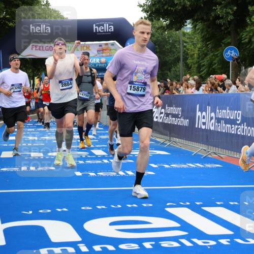 29.06.2025 - hella hamburg halbmarathon Strokosch-Dieckow http://msf.ph/oto/8517042 29.06.2025 10:55:02 Ziel 2448, 2884, 3041, 3652, 3791, 3945, 4249, 4616, 4938, 5020, 6355, 6433, 8514, 8691, 8698, 9060, 9361, 9380, 10191, 10192, 10266, 11333, 11747, 11976, 12248, 12961, 13297, 13988, 14638, 14750, 14845, 14948, 15126, 15156, 15879, 16047, 16108, 16630, 17803, 17842, 18181, 18325 meine-sportfotos.de