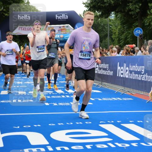 29.06.2025 - hella hamburg halbmarathon Strokosch-Dieckow http://msf.ph/oto/8517047 29.06.2025 10:55:02 Ziel 2448, 2884, 3041, 3652, 3791, 3945, 4249, 4616, 4938, 5020, 6355, 6433, 8514, 8691, 8698, 9060, 9361, 9380, 10191, 10192, 10266, 11333, 11747, 11976, 12248, 12961, 13297, 13988, 14638, 14750, 14845, 14948, 15126, 15156, 15879, 16047, 16108, 16630, 17803, 17842, 18181, 18325 meine-sportfotos.de