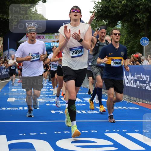 29.06.2025 - hella hamburg halbmarathon Strokosch-Dieckow http://msf.ph/oto/8517098 29.06.2025 10:55:03 Ziel 1549, 1628, 2119, 2448, 2884, 3041, 3652, 3791, 3945, 4249, 4616, 4938, 5020, 6355, 6433, 8514, 8691, 8698, 9060, 9361, 9380, 10191, 10192, 10266, 11333, 11747, 11976, 12248, 12961, 13297, 13988, 14750, 14834, 14845, 14948, 15126, 15879, 16047, 16108, 16630, 17803, 17842, 18181, 18325 meine-sportfotos.de