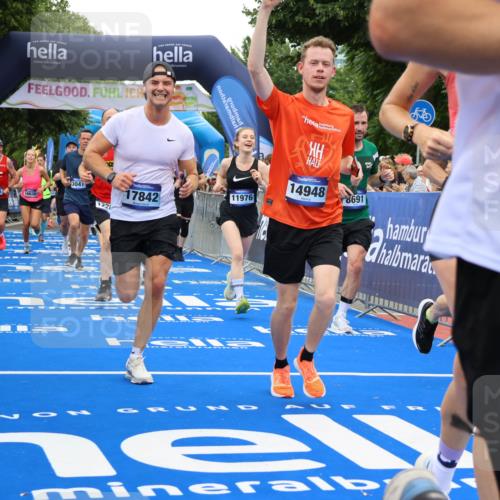 29.06.2025 - hella hamburg halbmarathon Strokosch-Dieckow http://msf.ph/oto/8517117 29.06.2025 10:55:05 Ziel 1549, 1628, 2119, 2448, 2884, 3041, 3652, 3791, 3945, 4249, 4616, 4903, 4938, 5020, 6355, 6433, 8691, 8698, 9060, 9361, 9380, 10191, 10192, 10582, 11333, 11747, 11976, 12248, 12961, 13297, 14750, 14834, 14948, 15126, 15854, 15879, 16108, 16630, 17803, 17842, 18031, 18181, 18966 meine-sportfotos.de
