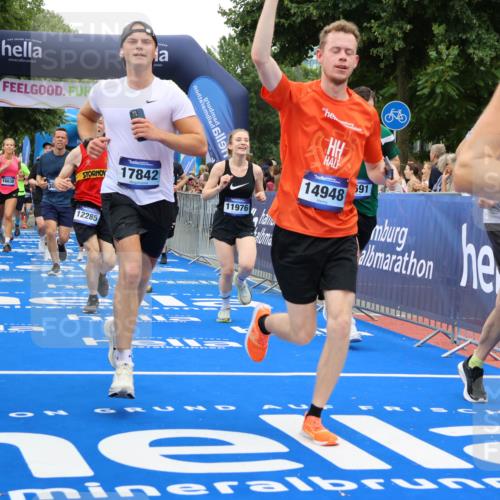 29.06.2025 - hella hamburg halbmarathon Strokosch-Dieckow http://msf.ph/oto/8517134 29.06.2025 10:55:05 Ziel 1549, 1628, 2119, 2448, 2884, 3041, 3652, 3791, 3945, 4249, 4616, 4903, 4938, 5020, 6355, 6433, 8691, 8698, 9060, 9361, 9380, 10191, 10192, 10582, 11333, 11747, 11976, 12248, 12961, 13297, 14750, 14834, 14948, 15126, 15854, 15879, 16108, 16630, 17803, 17842, 18031, 18181, 18966 meine-sportfotos.de