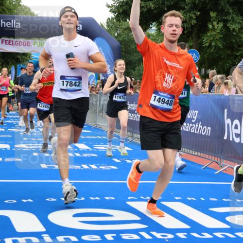 29.06.2025 - hella hamburg halbmarathon Strokosch-Dieckow http://msf.ph/oto/8517139 29.06.2025 10:55:05 Ziel 1549, 1628, 2119, 2448, 2884, 3041, 3652, 3791, 3945, 4249, 4616, 4903, 4938, 5020, 6355, 6433, 8691, 8698, 9060, 9361, 9380, 10191, 10192, 10582, 11333, 11747, 11976, 12248, 12961, 13297, 14750, 14834, 14948, 15126, 15854, 15879, 16108, 16630, 17803, 17842, 18031, 18181, 18966 meine-sportfotos.de