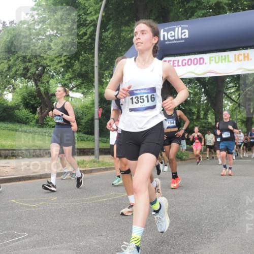 29.06.2025 - hella hamburg halbmarathon KatJ http://msf.ph/oto/8517188 29.06.2025 10:47:54 Zwischen KM18-KM19 3740, 5602, 5603, 5708, 6580, 7006, 7757, 8154, 8421, 8422 meine-sportfotos.de