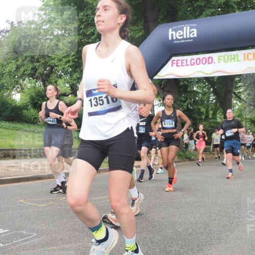 29.06.2025 - hella hamburg halbmarathon KatJ http://msf.ph/oto/8517194 29.06.2025 10:47:54 Zwischen KM18-KM19 3740, 5602, 5603, 5708, 6580, 7006, 7757, 8154, 8421, 8422 meine-sportfotos.de