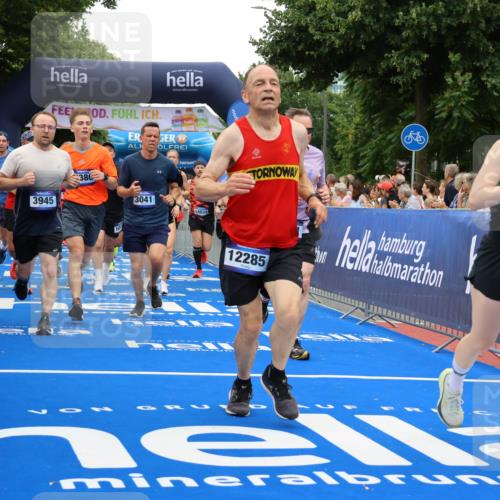 29.06.2025 - hella hamburg halbmarathon Strokosch-Dieckow http://msf.ph/oto/8517205 29.06.2025 10:55:06 Ziel 1549, 1628, 2119, 2448, 2884, 3041, 3791, 3945, 4249, 4616, 4903, 4938, 6355, 8691, 8973, 9060, 9361, 9380, 10188, 10191, 10192, 10582, 11333, 11747, 11976, 12248, 12961, 13297, 14750, 14834, 14948, 15126, 15854, 15879, 16108, 16630, 17803, 17842, 18031, 18966 meine-sportfotos.de